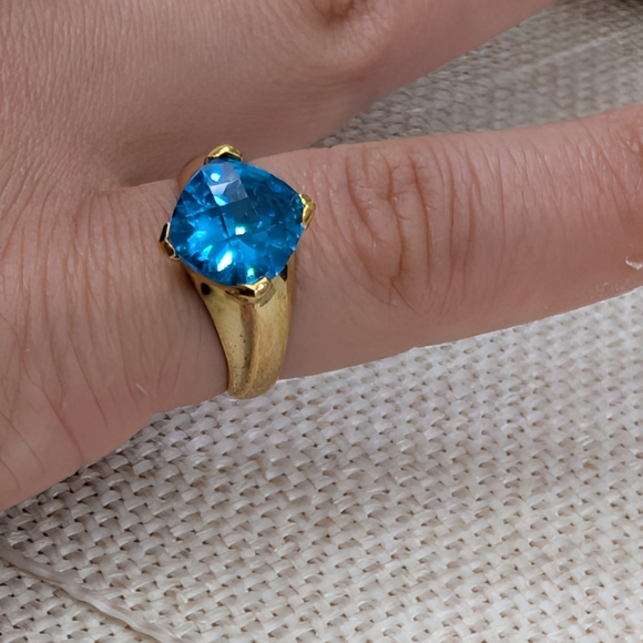 Vintage 925 Sterling Silver Ring with Blue Crystal | Rich Gold Finish | Size ~6 - Picture 8 of 16
